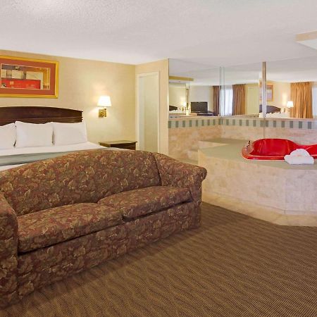 Days Inn By Wyndham Silver Spring Extérieur photo