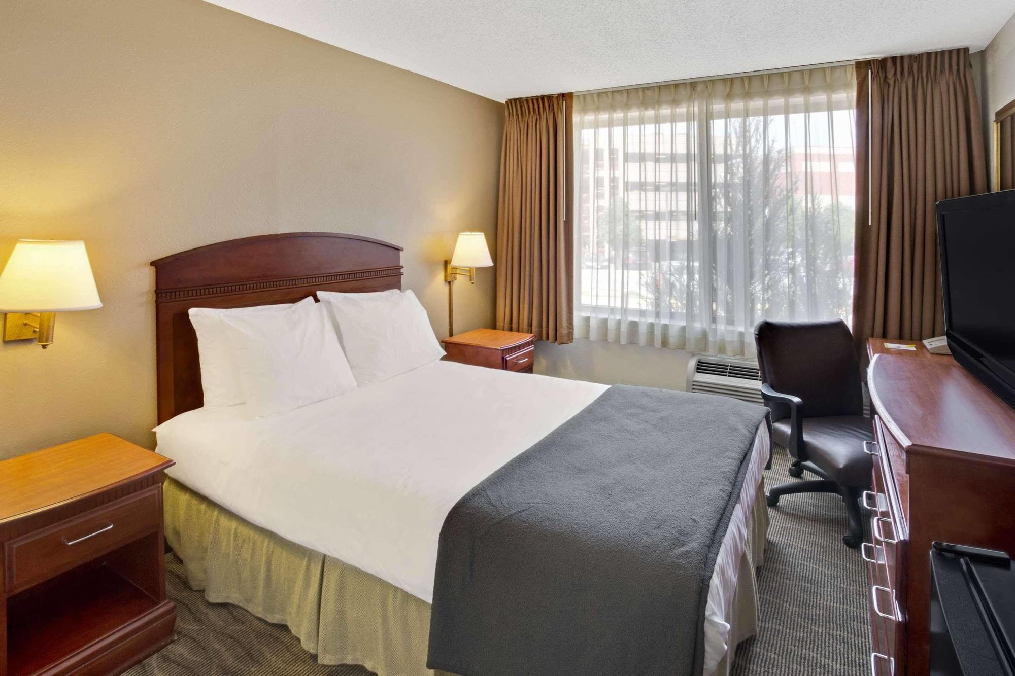 Days Inn By Wyndham Silver Spring Extérieur photo
